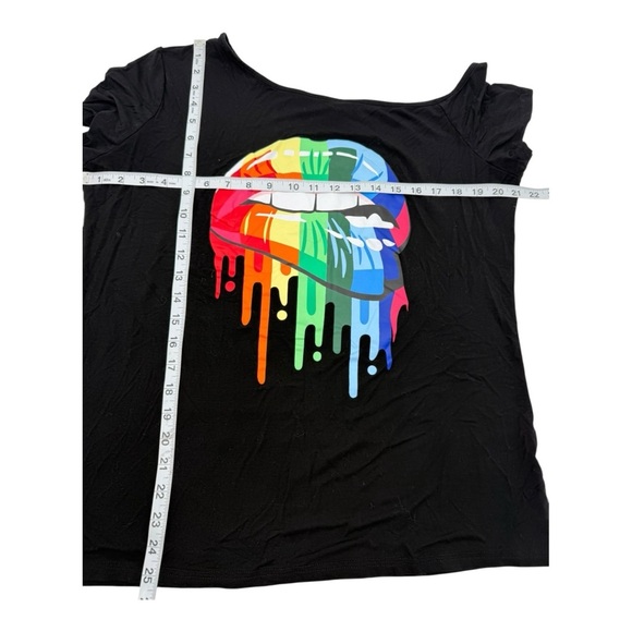 MAGICMK Rainbow Lips Off-Shoulder Graphic Tee NWOT - Picture 2 of 6